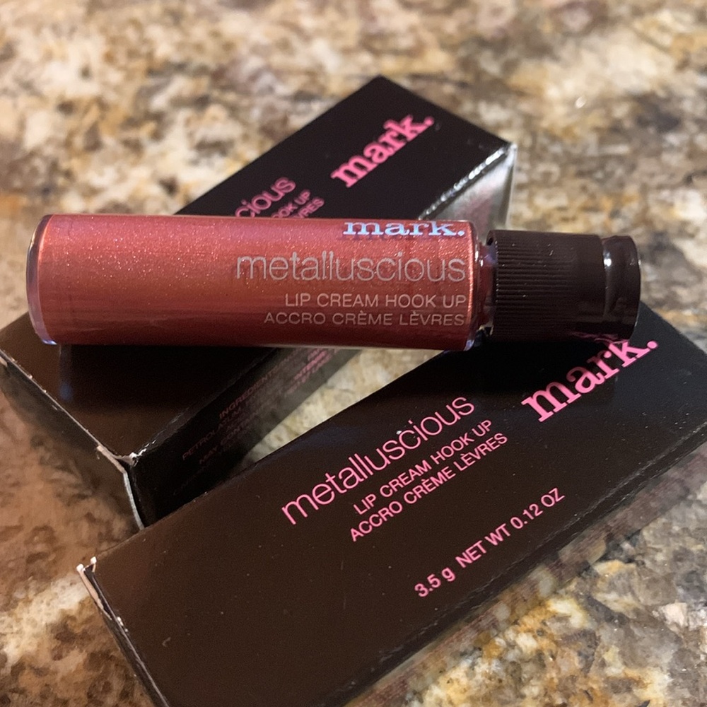 mark. metalluscios Lip Cream